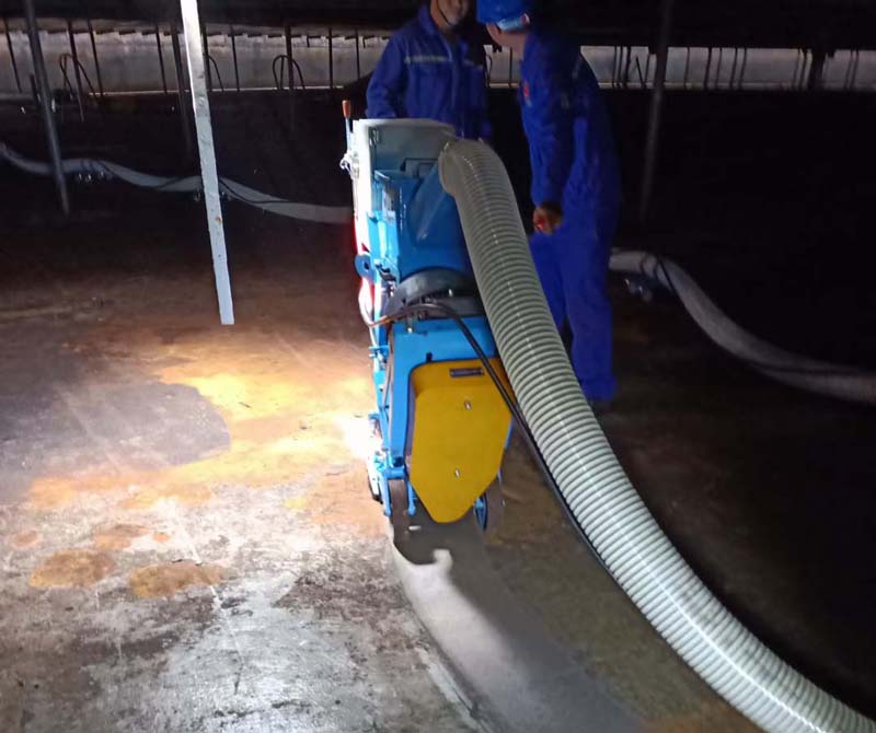 东营客户清理大型油罐罐底